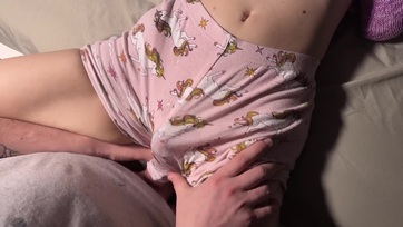 A 18 éves mostohahúgocskám csak megdörzsölni hagyta de én ösztönösen bedugtam Thumb