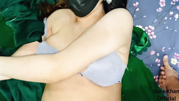 A szomszédban lakó fiúval baszott egy fergetegeset a nagy cicis pakisztáni háziasszony Thumb