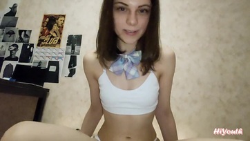 Az új cicusom hálistennek szereti a falloszomat szopizni és azt is ha az angyali orcájára spriccelek Thumb