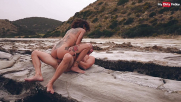 A magamutogató fricc pár kamázza az érzelgős szeretkezést odakint a tengermelléken Thumb