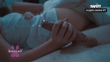 Vajon megbaszta éjszaka a csicsikáló nőcije háta mögött a romlott fogadott lánya passzentos lyukát? Thumb